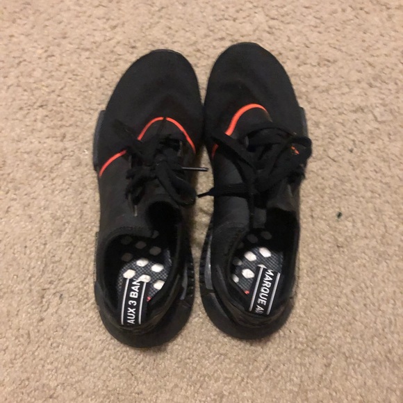 Mens size 9- adidas NMD R1 Core Black Solar - Picture 2 of 3